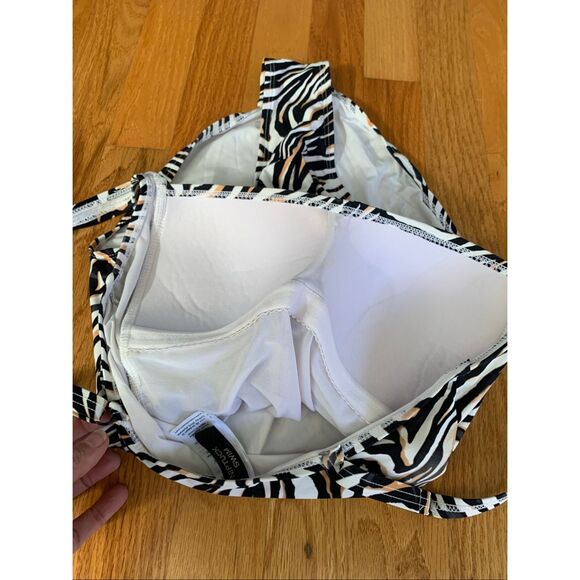 Nip Tuck Joanne Twist Front Swimsuit - Picture 6 of 12